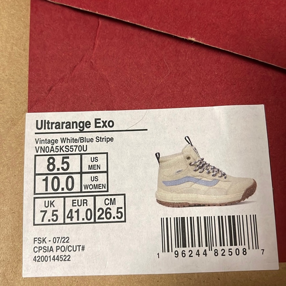Vans Ultrarange Exo
Vintage White/Blue Stripe
VNOA5KS570U
WMNS Boots - Sneakers - Picture 15 of 16